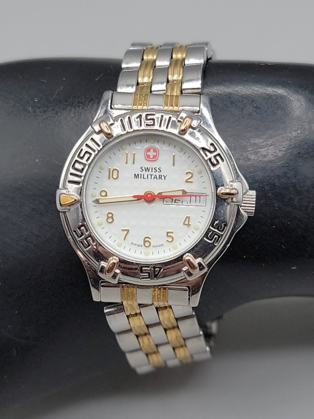 Vtg Wenger Swiss Military Ladies Watch Two Tone Day Date 29mm White Dial 6.25"